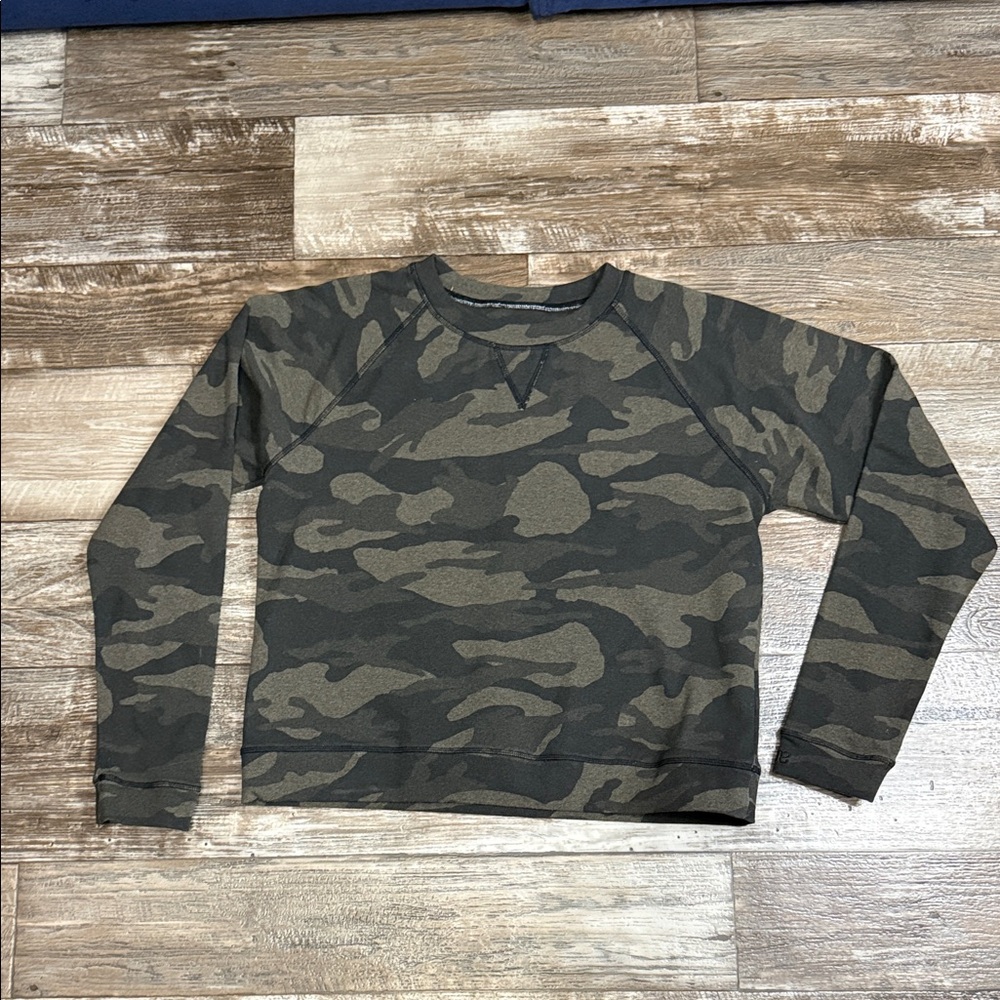Albion Women’s Camouflage Crewneck Sweater Size Large